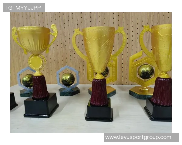 弗拉门戈球迷欢庆夺冠喜悦中奖杯疑似受损引发关注